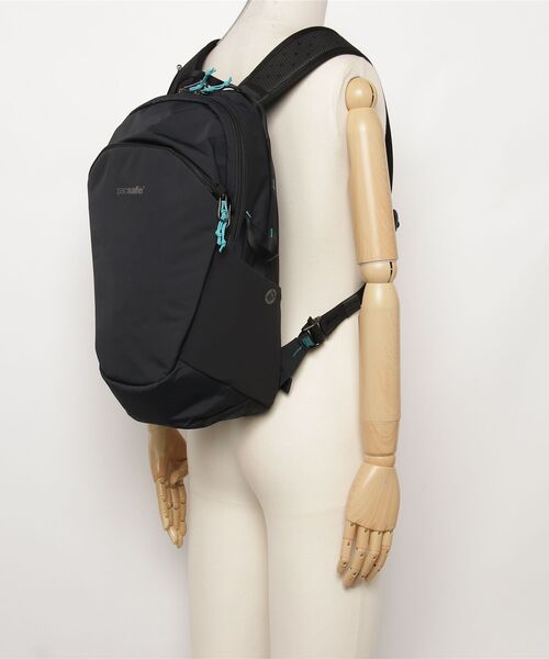 pacsafe(パックセーフ)の「【Pacsafe / パックセーフ】Pacsafe ECO 18L Backpack / エコ バックパック リュック 防犯機能 サステナブル(バックパック/リュック・メンズ・ブラック・FREE)」の21枚目の写真