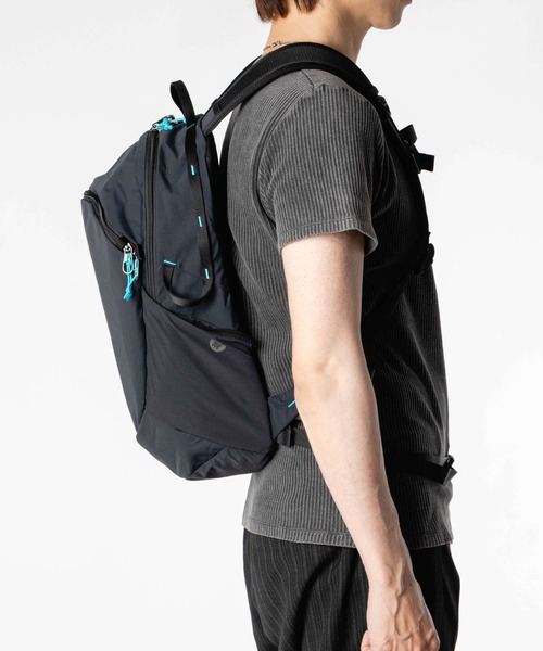 pacsafe(パックセーフ)の「【Pacsafe / パックセーフ】Pacsafe ECO 18L Backpack / エコ バックパック リュック 防犯機能 サステナブル(バックパック/リュック・メンズ・ブラック・FREE)」の3枚目の写真