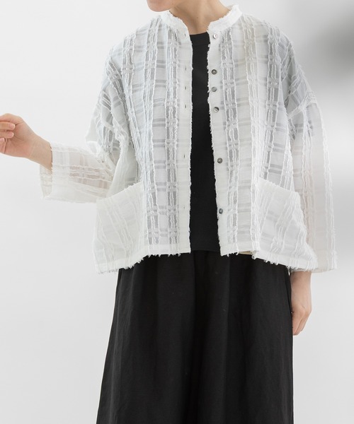 nop de nod(ノップドゥノッド)の「ジャガードスタンドカラークロップドシャツ(シャツ/ブラウス・レディース・オフホワイト/ブラック・3)」の2枚目の写真