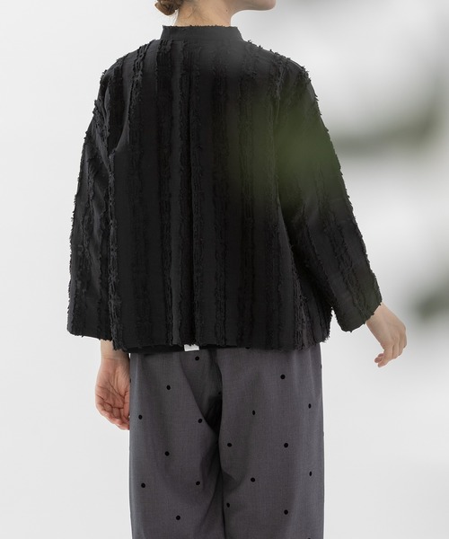 nop de nod(ノップドゥノッド)の「ジャガードスタンドカラークロップドシャツ(シャツ/ブラウス・レディース・オフホワイト/ブラック・3)」の8枚目の写真