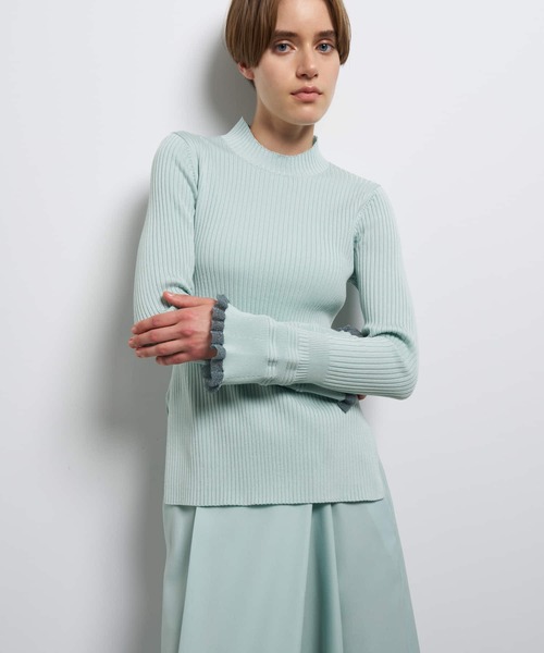 LANVIN en Bleu(ランバンオンブルー)の「カフスデザインリブニット(ニット/セーター・レディース・チャコールグレー/ボルドー/ライトカーキ・38)」の1枚目の写真