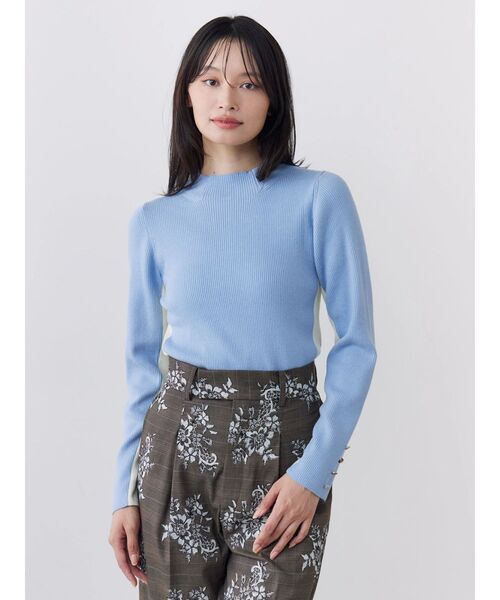 TONAL（トーナル）の「ウォッシャブルウールバイカラーハイネックニット（ニット/セーター・レディース・ライトブルー/オフホワイト/ブラック/ピンク/グレー・MEDIUM）」の4枚目の写真