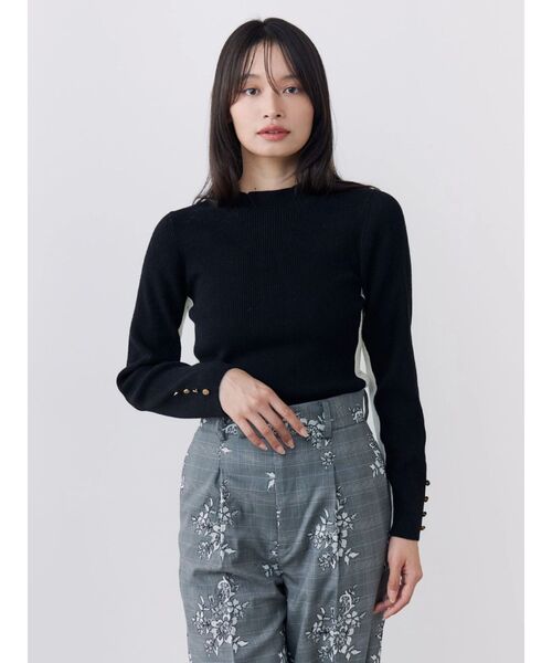 TONAL（トーナル）の「ウォッシャブルウールバイカラーハイネックニット（ニット/セーター・レディース・ライトブルー/オフホワイト/ブラック/ピンク/グレー・MEDIUM）」の2枚目の写真
