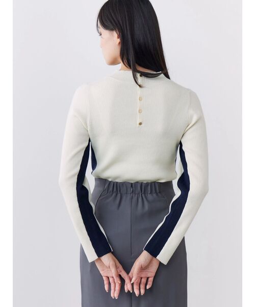 TONAL（トーナル）の「ウォッシャブルウールバイカラーハイネックニット（ニット/セーター・レディース・ライトブルー/オフホワイト/ブラック/ピンク/グレー・MEDIUM）」の9枚目の写真