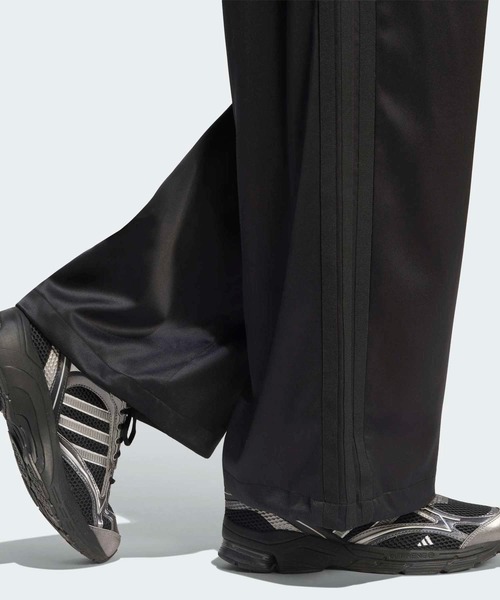 adidas(アディダス)の「ラックスフロー サテン ルーズフィット ストレートレッグ オープンヘム パンツ / アディダス adidas(その他パンツ・レディース・ブラック・X-LARGE/MEDIUM/LARGE/XX-LARGE/X-SMALL/SMALL)」の4枚目の写真