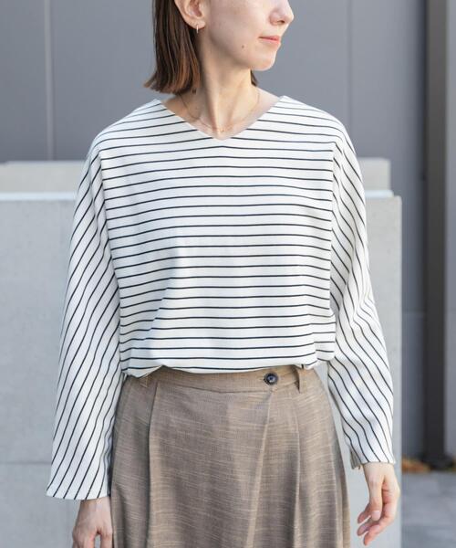 ITEMS URBANRESEARCH(アイテムズ アーバンリサーチ)の「カットミラノプルオーバー(Tシャツ/カットソー・レディース・ブラック系その他/ブルー/モカ/ホワイト系その他・FREE)」の1枚目の写真