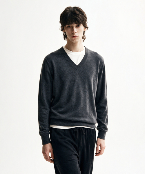 J'RIUM(ジェイリウム)の「カシミヤ混 ESSENTIALS Vネックニット チャコール(ニット/セーター・メンズ・その他・SMALL/M/L/X-LARGE)」の1枚目の写真