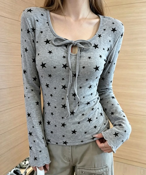 GEMEDA(ジェメダ)の「秋冬新作 星の総柄プリントロングスリーブTシャツ(Tシャツ/カットソー・レディース・モカ/ホワイト/グレー/ブラック・M)」の3枚目の写真
