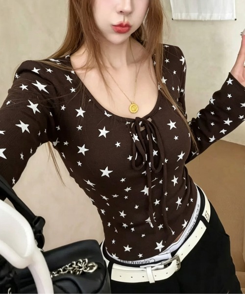GEMEDA(ジェメダ)の「秋冬新作 星の総柄プリントロングスリーブTシャツ(Tシャツ/カットソー・レディース・モカ/ホワイト/グレー/ブラック・M)」の4枚目の写真