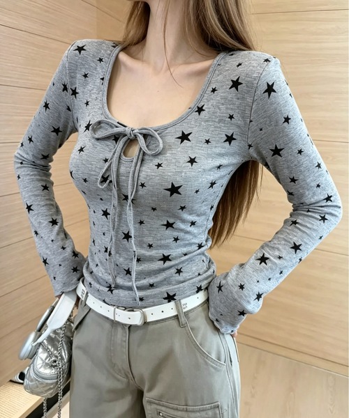 GEMEDA(ジェメダ)の「秋冬新作 星の総柄プリントロングスリーブTシャツ(Tシャツ/カットソー・レディース・モカ/ホワイト/グレー/ブラック・M)」の6枚目の写真