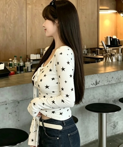 GEMEDA(ジェメダ)の「秋冬新作 星の総柄プリントロングスリーブTシャツ(Tシャツ/カットソー・レディース・モカ/ホワイト/グレー/ブラック・M)」の12枚目の写真
