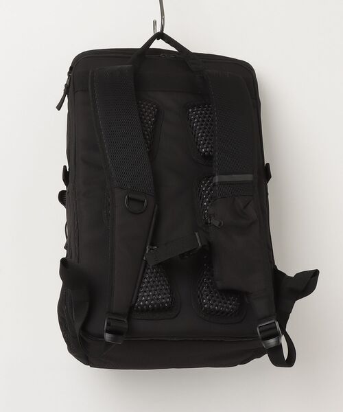UNDER ARMOUR（アンダーアーマー）の「UAクール バックパック3.0 30リットル（トレーニング/メンズ/レディース）（バックパック/リュック・レディース・ブラック・ONESIZE）」の2枚目の写真
