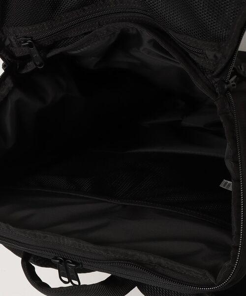 UNDER ARMOUR（アンダーアーマー）の「UAクール バックパック3.0 30リットル（トレーニング/メンズ/レディース）（バックパック/リュック・レディース・ブラック・ONESIZE）」の4枚目の写真