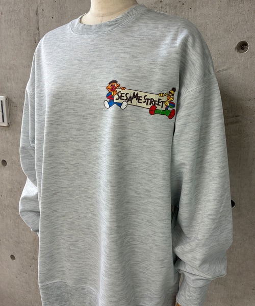 GLAMOROUS JANE(グラマラスジェーン)の「SESAME STREETバックプリントオーバーサイズトレーナー(スウェット・レディース・グリーン/杢グレー/ブラック・FREE)」の9枚目の写真