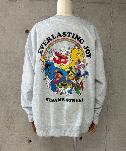 GLAMOROUS JANE(グラマラスジェーン)の「SESAME STREETバックプリントオーバーサイズトレーナー(スウェット・レディース・グリーン/杢グレー/ブラック・FREE)」の7枚目の写真