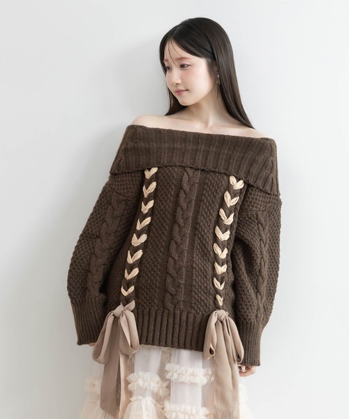 RANDA(ランダ)の「【Classical Ribbon Collection】【選べる丈感】リボンケーブルオフショルダーニット(ニット/セーター・レディース・ホワイト/ピンク/ブラウン・FT/FREE)」の2枚目の写真