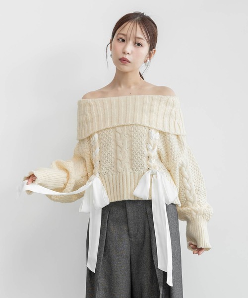 RANDA(ランダ)の「【Classical Ribbon Collection】【選べる丈感】リボンケーブルオフショルダーニット(ニット/セーター・レディース・ホワイト/ピンク/ブラウン・FT/FREE)」の1枚目の写真