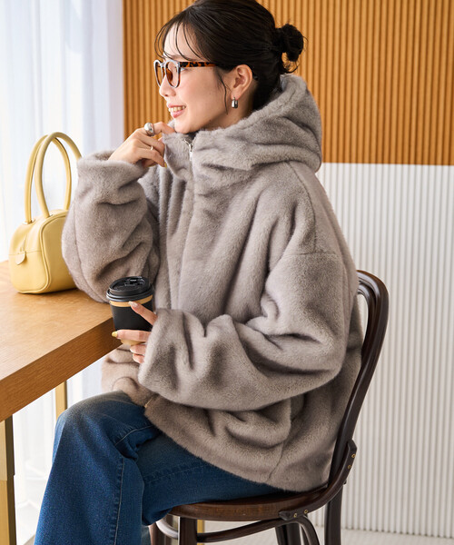 FREAK'S STORE(フリークスストア)の「限定展開 ボリューム ファー フード ジャケット(その他アウター・レディース・ベージュ/グレー/ブラウン・フリ-)」の4枚目の写真