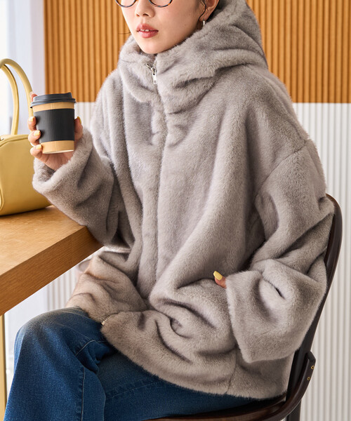 FREAK'S STORE(フリークスストア)の「限定展開 ボリューム ファー フード ジャケット(その他アウター・レディース・ベージュ/グレー/ブラウン・フリ-)」の6枚目の写真