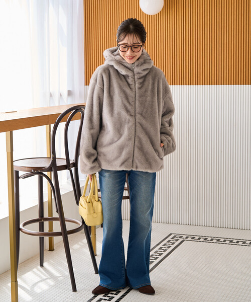 FREAK'S STORE(フリークスストア)の「限定展開 ボリューム ファー フード ジャケット(その他アウター・レディース・ベージュ/グレー/ブラウン・フリ-)」の7枚目の写真