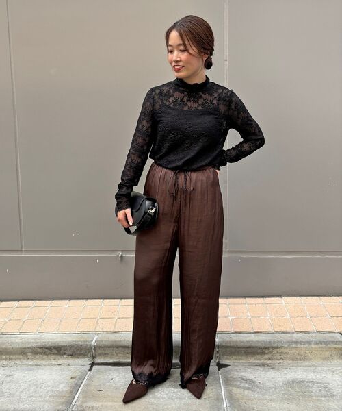 le.coeur blanc(ルクールブラン)の「裾レースサテンパンツ(その他パンツ・レディース・ブルー系その他4/ブラウン・38)」の12枚目の写真