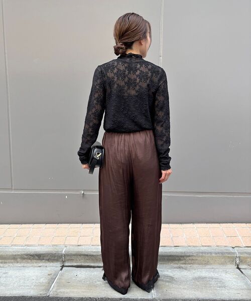 le.coeur blanc(ルクールブラン)の「裾レースサテンパンツ(その他パンツ・レディース・ブルー系その他4/ブラウン・38)」の15枚目の写真