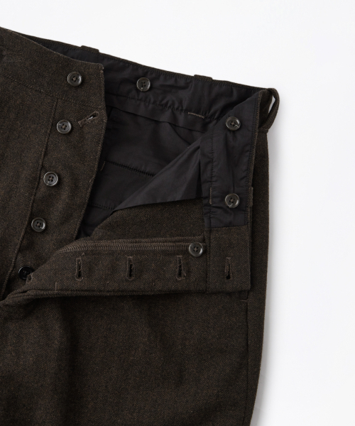 OUTSTANDING(アウトスタンディング)の「WOOL HERRINGBONE OFFICER TROUSERS_D.BROWN(スラックス・メンズ・その他・LARGE/SMALL/MEDIUM)」の5枚目の写真