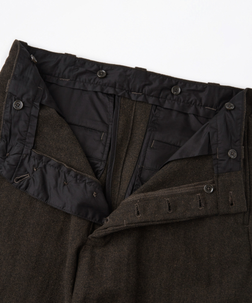 OUTSTANDING(アウトスタンディング)の「WOOL HERRINGBONE OFFICER TROUSERS_D.BROWN(スラックス・メンズ・その他・LARGE/SMALL/MEDIUM)」の6枚目の写真