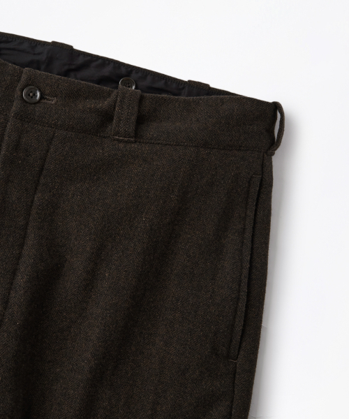 OUTSTANDING(アウトスタンディング)の「WOOL HERRINGBONE OFFICER TROUSERS_D.BROWN(スラックス・メンズ・その他・LARGE/SMALL/MEDIUM)」の7枚目の写真