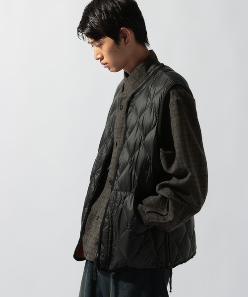 TAION(タイオン)の「【TAION(タイオン)】別注MILITARY CREW NECK BUTTON DOWN JKT(ダウンベスト・メンズ・グリーン/ブラック・MEDIUM/LARGE)」の19枚目の写真