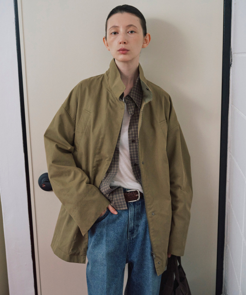 NOTIA(ノティア)の「HIGH NECK COTTON FIELD JACKET_BEIGE(ミリタリージャケット・レディース・その他・FREE)」の1枚目の写真