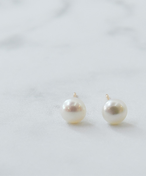 【K10】フォルムパールピアス/淡水パール/BOXつき(ピアス(両耳用))|Phoebe(フィービィー) 【K10】フォルムパールピアス/淡水パール/BOXつき(ピアス(両耳用))|Phoebe(フィービィー)