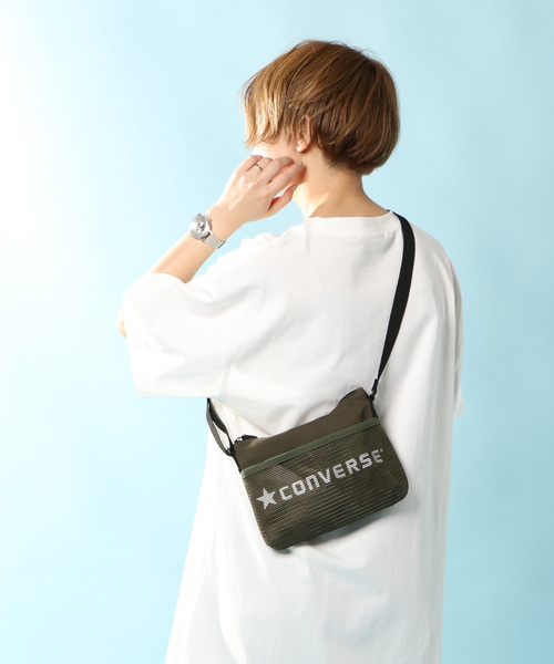 CONVERSE（コンバース）の「【CONVERSE】コンバース クラシック サコッシュ（ショルダーバッグ・レディース・グレー/ブラック/ダークオリーブ/ロイヤルブルー・ONESIZE）」の3枚目の写真