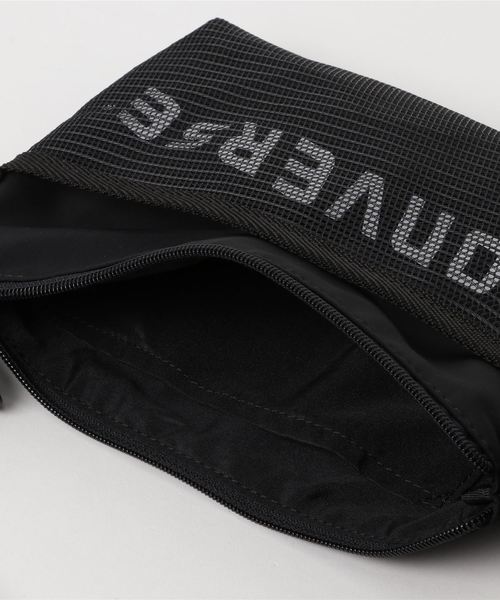 CONVERSE（コンバース）の「【CONVERSE】コンバース クラシック サコッシュ（ショルダーバッグ・レディース・グレー/ブラック/ダークオリーブ/ロイヤルブルー・ONESIZE）」の7枚目の写真