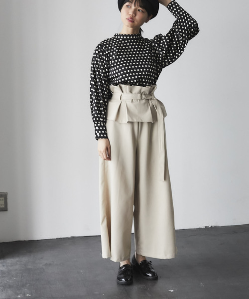 and R(アンドアール)の「ウエストタックワイドパンツ(その他パンツ・レディース・グレー/ライトベージュ・FREE)」の1枚目の写真