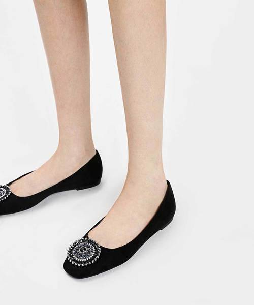 CHARLES & KEITH(チャールズ & キース)の「エンベリッシュポインテッドバレリーナ / EMBELLISHED POINTED BALLERINAS(バレエシューズ・レディース・ブラック/ブルー/バーガンディー・22.5cm/23cm/23.5cm/24.5cm/25cm/25.5cm)」の4枚目の写真