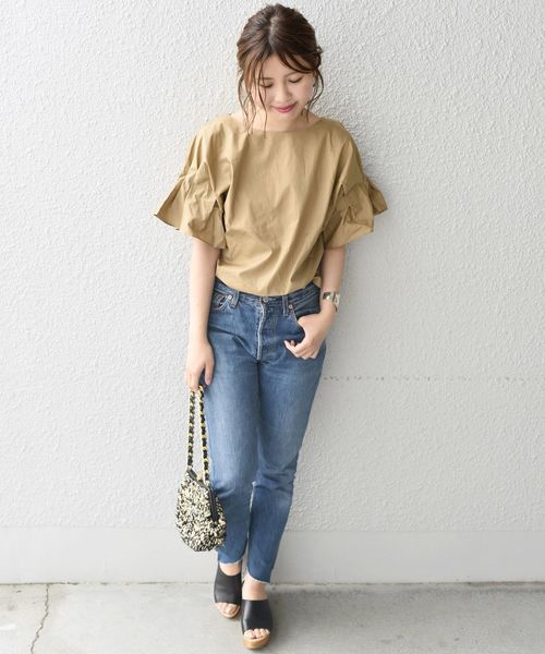 Khaju（カージュ）の「Khaju:タックスリーブブラウス【一部店舗・WEB限定】◇（シャツ/ブラウス・レディース・ベージュ/ネイビー/マスタード・ONE SIZE）」の4枚目の写真