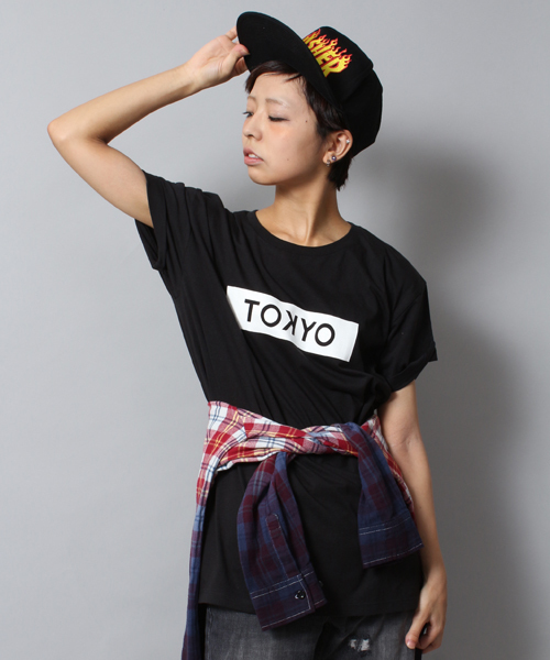 WEGO（ウィゴー）の「WEGO/ボックスロゴTシャツ（Tシャツ/カットソー・レディース・オフホワイト/ブラック/パープル・FREE）」の3枚目の写真