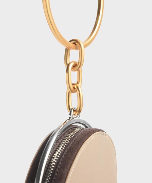 CHARLES & KEITH（チャールズ & キース）の「クロックエフェクト メタルトップハンドルサーキュラーポーチ / Croc-Effect Metal Top Handle Circular Pouch（ハンドバッグ・レディース・ホワイト/ブラック/ベージュ・S）」の12枚目の写真