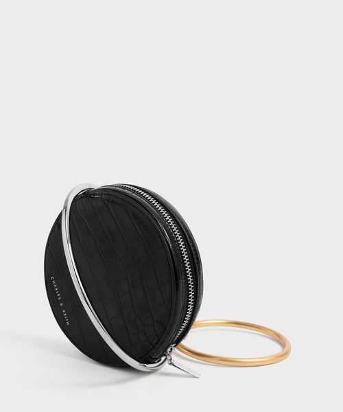 CHARLES & KEITH（チャールズ & キース）の「クロックエフェクト メタルトップハンドルサーキュラーポーチ / Croc-Effect Metal Top Handle Circular Pouch（ハンドバッグ・レディース・ホワイト/ブラック/ベージュ・S）」の8枚目の写真