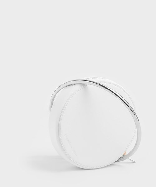 CHARLES & KEITH（チャールズ & キース）の「クロックエフェクト メタルトップハンドルサーキュラーポーチ / Croc-Effect Metal Top Handle Circular Pouch（ハンドバッグ・レディース・ホワイト/ブラック/ベージュ・S）」の5枚目の写真