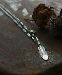 amp japan（アンプジャパン）の「インディアンジュエリー テイスト~small feather necklace（ネックレス）」