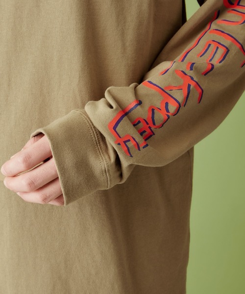 Mark Gonzales(マーク・ゴンザレス)の「Mark Gonzales/マークゴンザレス MONO-MART別注 袖ライン オーバーサイズ L/S カットソー(Tシャツ/カットソー・メンズ・ベージュ系その他/グリーン系その他/ブラック/ホワイト・FREE)」の8枚目の写真