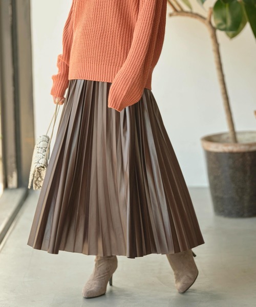 KOBE LETTUCE（コウベレタス）の「レザーライクプリーツスカート（スカート・レディース・アイボリー/ブラック/ブラウン・FREE）」の9枚目の写真