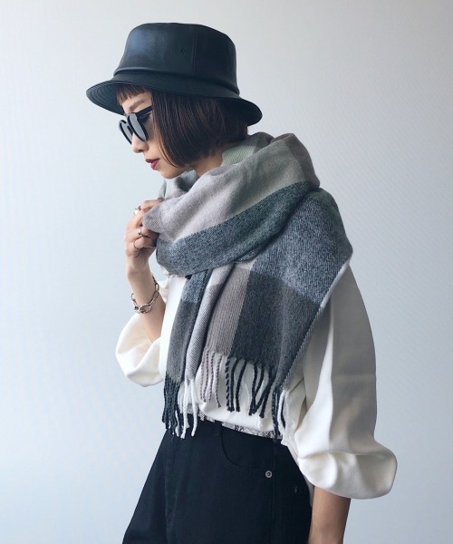 PAGEBOY（ページボーイ）の「チェックBIGストール(ボリュームマフラー)（マフラー・レディース・ホワイト系その他/ブラック系その他/ベージュ系その他・FREE）」の11枚目の写真