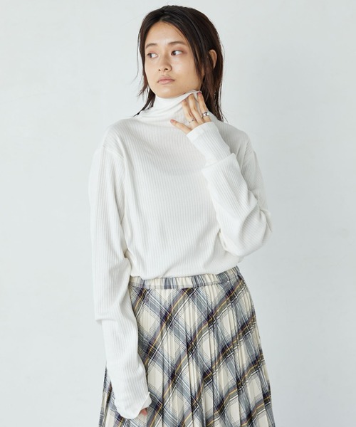 AMERICAN HOLIC（アメリカンホリック）の「リブカットタートルプルオーバー　＊（Tシャツ/カットソー・レディース・ブラック/ブラウン/オフホワイト/アイボリー・M/L）」の2枚目の写真