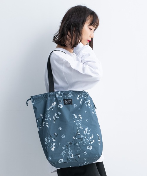 KiU(キウ)の「2WAYレインバッグカバー トートバッグ(エコバッグ/サブバッグ・レディース・カラフル/グレー系その他/グレイッシュブルー/ベージュ系その他/ホワイト系その他/グレー/レオパード/ダークネイビー/ベージュ系その他2/グレー×ホワイト/ブラック系その他/ブラックミックス/ネイビー/ブラック系その他2/レッド系その他/ホワイト×ブルー/ブルー系その他2/ベージュ系その他3/ブルー系その他/オレンジ系その他/ホワイト系その他2/ブラック系その他3/タイガーカモ/ブラック/ミント/ブラック系その他4/ブラック×カーキ/ホワイト系その他3・FREE)」の21枚目の写真