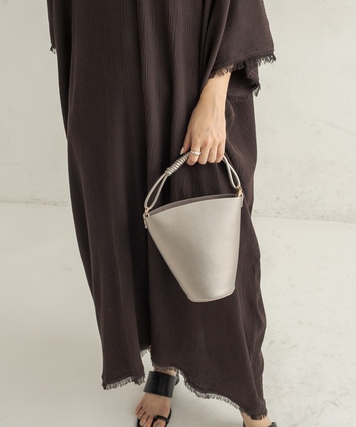 CAPRICIEUX LE'MAGE(カプリシューレマージュ)の「ミニバケツショルダーバッグ(ショルダーバッグ・レディース・ベージュ/オレンジ/シルバー・ONESIZE)」の3枚目の写真