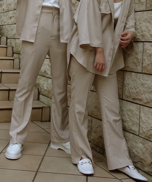 anown(アノン)の「-anown/アノン- 「セットアップ可能」蝶モチーフ刺繍 サイドスリット入りフレアパンツ(スラックス・メンズ・ブラック/ベージュ/サックスブルー/ダークパープル・S/M/L)」の3枚目の写真