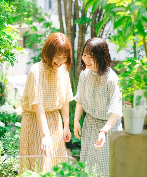 nemne store（ネンネストア）の「あさがおのギンガムチェックのシアープリーツスカート（スカート・レディース・ベージュ/サックスブルー・SMALL/MEDIUM）」の4枚目の写真